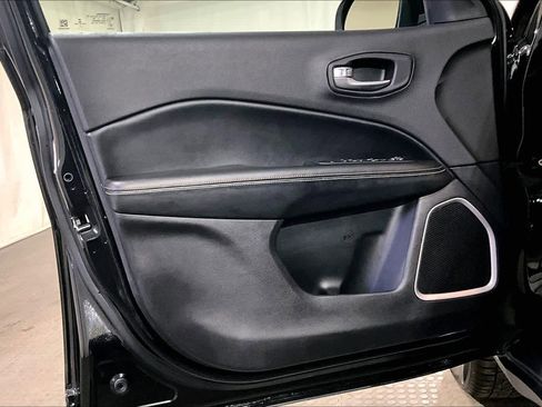 Used 2018 Jeep Compass Latitude w/ Popular Equipment Group image 20