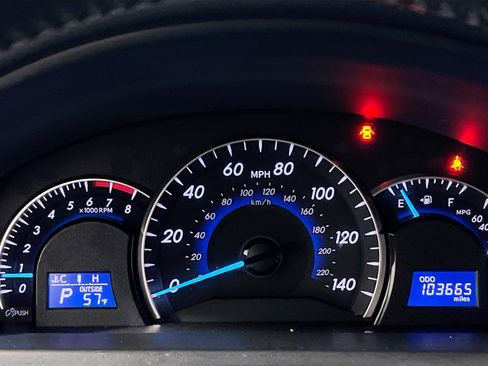 Used 2014 Toyota Camry XLE w/ Leather Package image 23