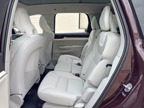 Used 2025 Volvo EX90 Ultra AWD/4WD image 38