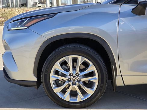 Used 2021 Toyota Highlander Limited image 5