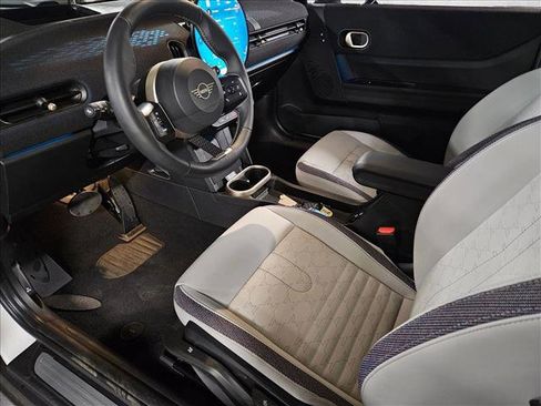 Used 2025 MINI Cooper 2-Door Hardtop image 10