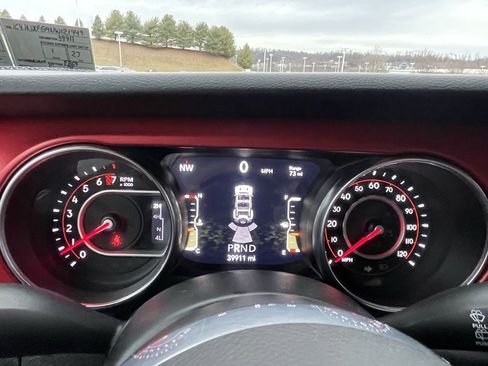 Used 2022 Jeep Wrangler Unlimited Rubicon w/ Cold Weather Group image 40