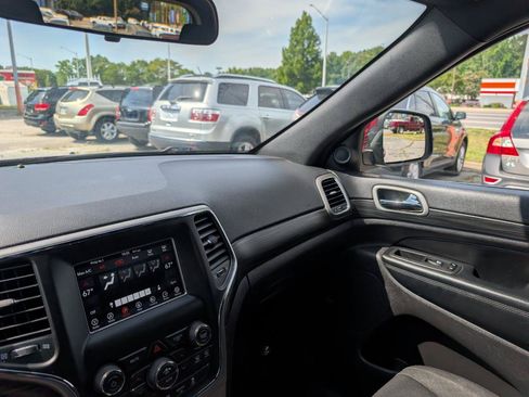 Used 2021 Jeep Grand Cherokee Laredo AWD/4WD image 33
