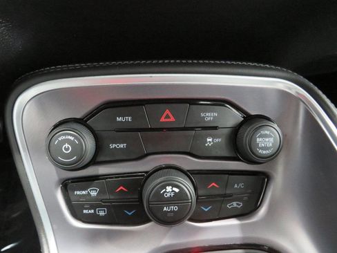 Used 2019 Dodge Challenger SXT image 21