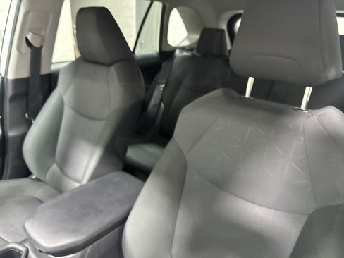 Used 2025 Toyota RAV4 XLE AWD/4WD image 25