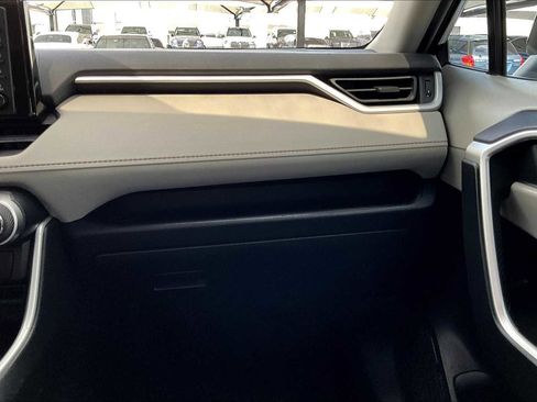 Used 2021 Toyota RAV4 XLE image 18