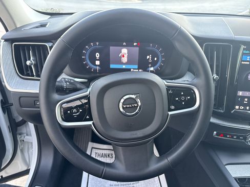 Used 2025 Volvo XC60 B5 Plus image 18