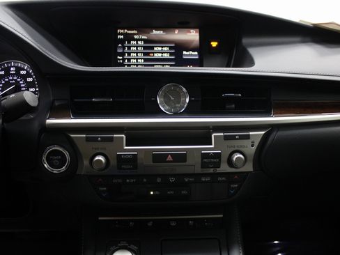 Used 2018 Lexus ES 300h image 41