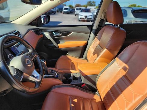 Used 2018 Nissan Rogue SL w/ Premium Package image 18