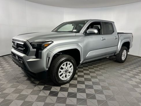 Used 2024 Toyota Tacoma SR5 image 3