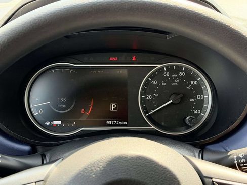 Used 2023 Nissan Versa SV FWD image 9