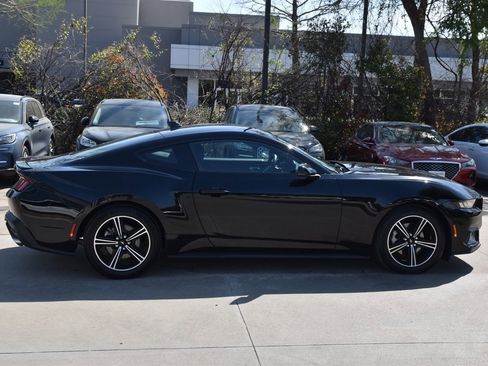 Used 2025 Ford Mustang Premium image 6