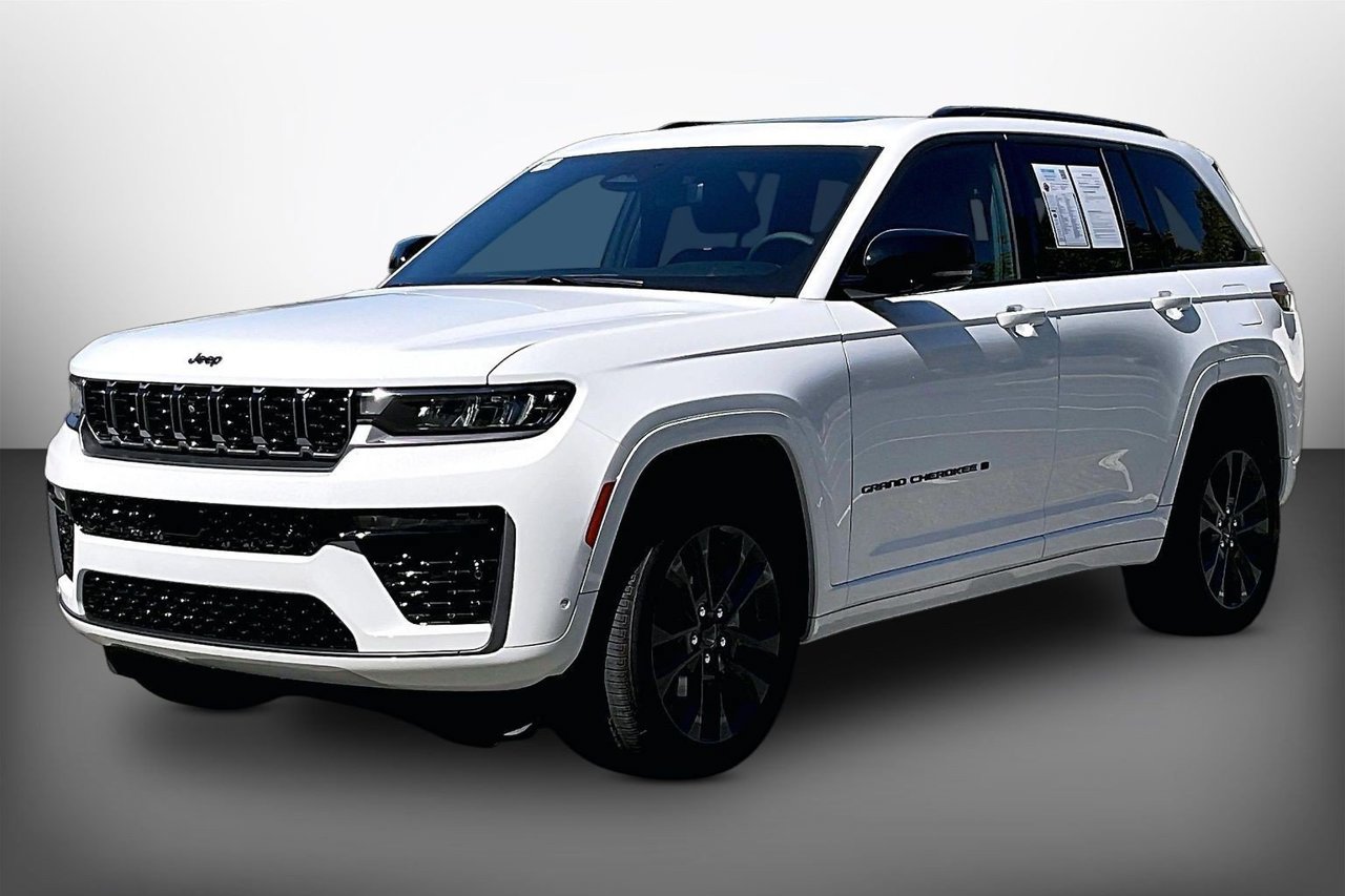 Used 2026 Jeep Grand Cherokee Limited AWD/4WD image 4