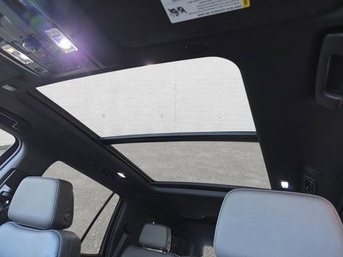 Used 2022 Chevrolet Tahoe LT w/ Luxury Package image 33