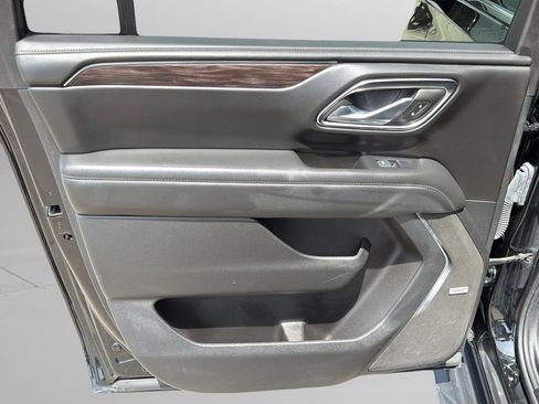Used 2024 Chevrolet Suburban LT RWD image 15