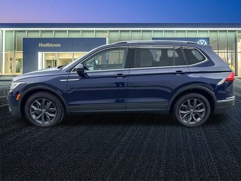Used 2023 Volkswagen Tiguan SE w/ Panoramic Sunroof Package image 7