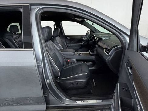 Certified 2025 GMC Acadia Denali FWD image 5