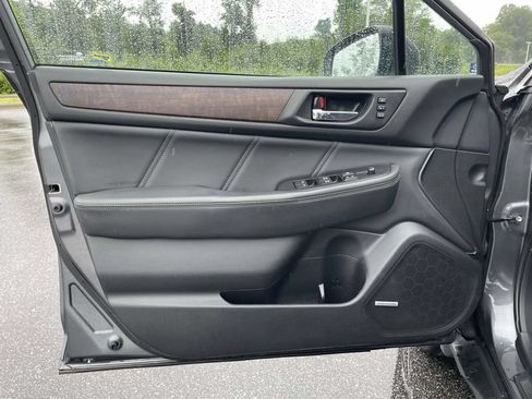 Used 2019 Subaru Outback 2.5i Limited AWD/4WD image 5