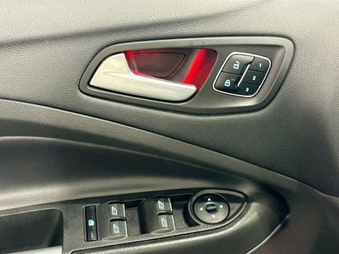 Used 2017 Ford Escape Titanium image 18