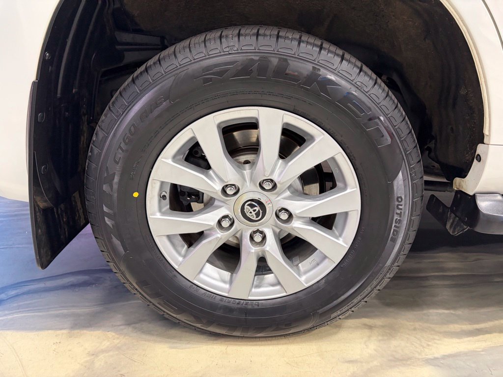 Used 2016 Toyota Land Cruiser AWD/4WD image 35
