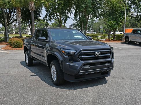 Certified 2025 Toyota Tacoma SR5 AWD/4WD image 6