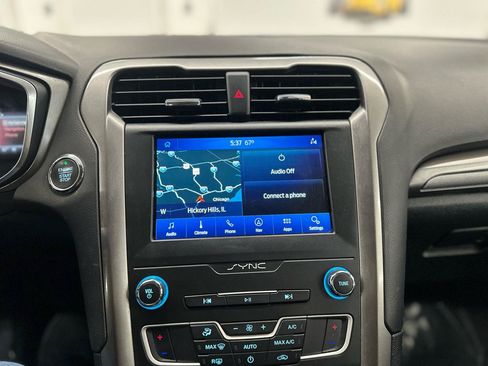 Used 2020 Ford Fusion SE FWD image 19