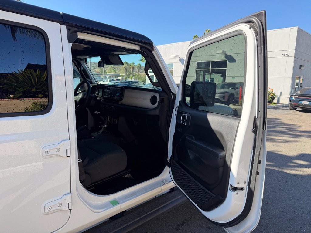 Used 2024 Jeep Wrangler Unlimited AWD/4WD image 17
