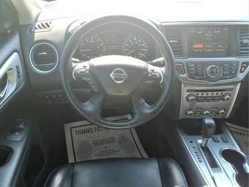 Used 2019 Nissan Pathfinder SL FWD image 5