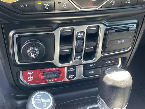 Used 2021 Jeep Wrangler Unlimited Rubicon w/ Trailer Tow Package image 16