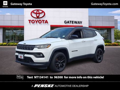 Used 2022 Jeep Compass Latitude w/ Convenience Group AWD/4WD image 1