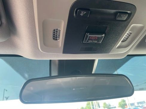 Used 2019 Toyota Camry SE FWD image 19