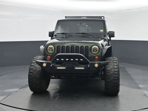 Used 2012 Jeep Wrangler Unlimited Sahara image 2