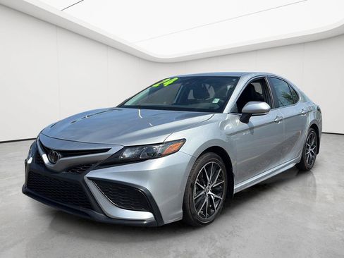 Used 2024 Toyota Camry SE w/ Cold Weather Package AWD/4WD image 3