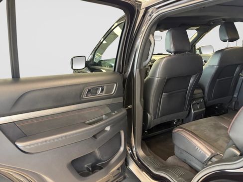 Used 2019 Ford Explorer XLT w/ Equipment Group 202A AWD/4WD image 14