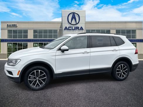 Used 2021 Volkswagen Tiguan SE w/ Panoramic Sunroof Package image 2