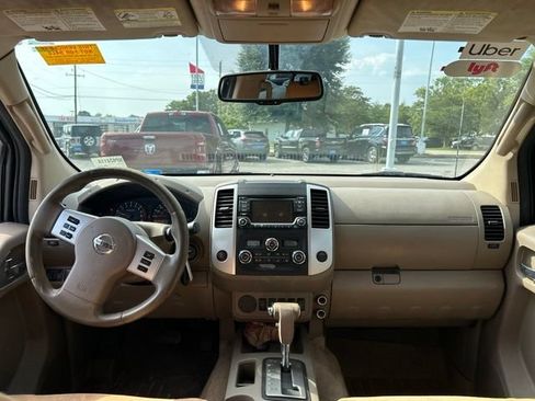 Used 2015 Nissan Frontier SV w/ SV Value Truck Package RWD image 15