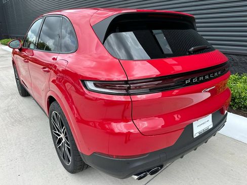 Certified 2025 Porsche Cayenne E-Hybrid AWD/4WD image 3