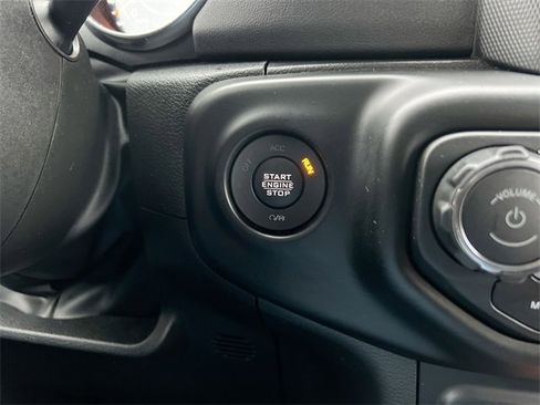 Used 2022 Jeep Gladiator Overland image 17