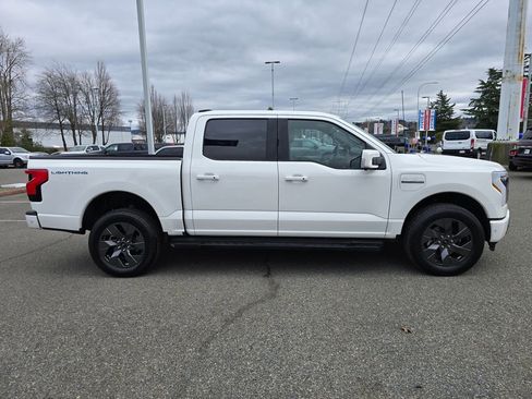 Used 2022 Ford F150 Lightning Lariat image 4
