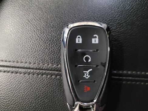 Used 2018 Chevrolet Equinox Premier w/ Infotainment II Package AWD/4WD image 32