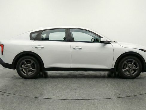 Used 2025 Kia K4 LXS image 11