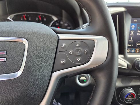 Used 2024 GMC Terrain SLT image 28