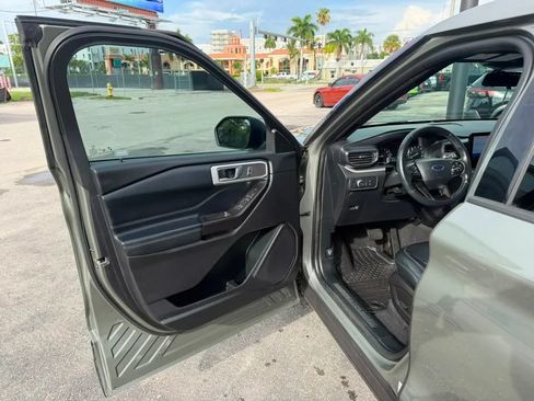 Used 2020 Ford Explorer XLT w/ Equipment Group 202A RWD image 10