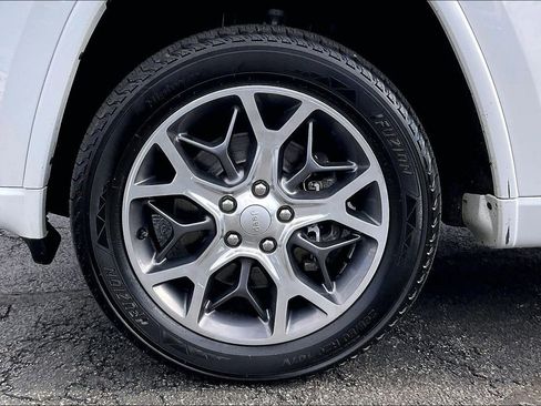 Used 2021 Jeep Grand Cherokee Overland AWD/4WD image 8