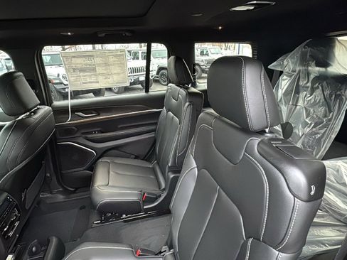 New 2026 Jeep Grand Cherokee L Limited image 29