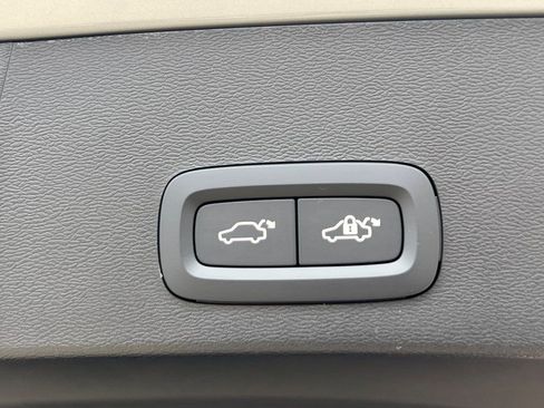 New 2026 Volvo XC40 B5 Ultra w/ Protection Package Premier image 14