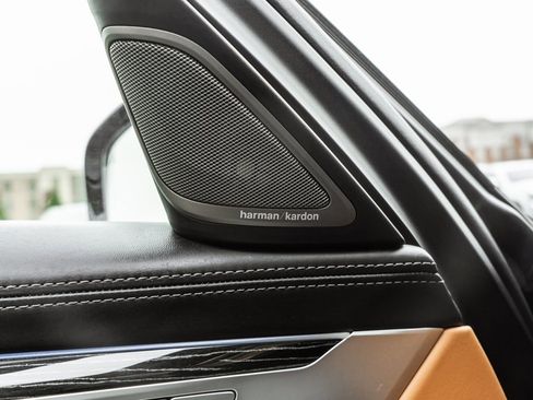 Used 2022 BMW 750i xDrive w/ Executive Package image 21