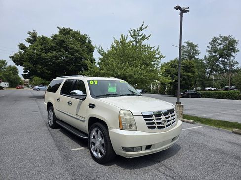 Used 2007 Cadillac Escalade ESV AWD w/ Information Package image 8