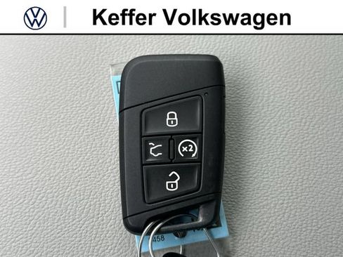 New 2026 Volkswagen Taos SE FWD image 34