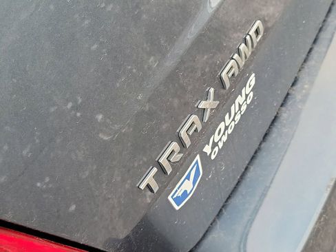 Used 2022 Chevrolet Trax LT w/ LT Convenience Package image 32